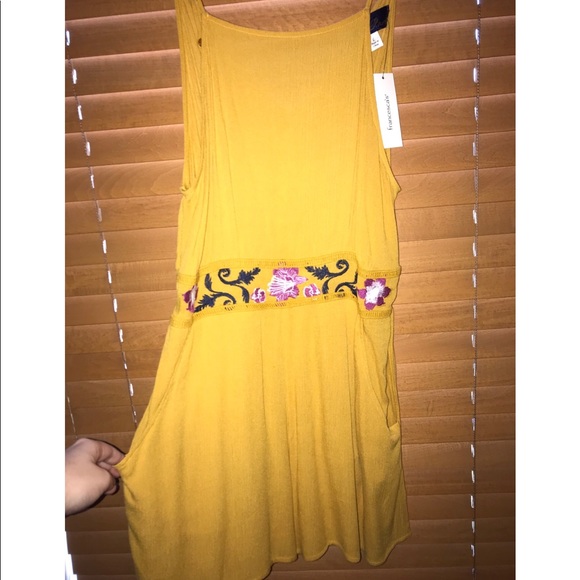 Francesca’s Yellow Romper - Picture 4 of 8